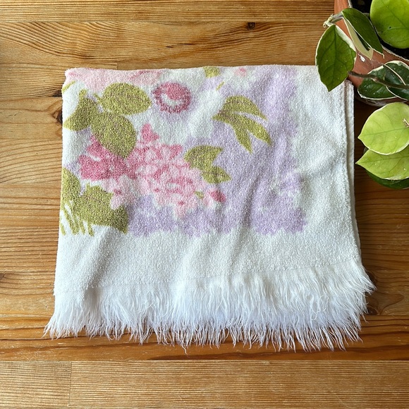 Vintage Floral Bath Towel - Picture 2 of 5